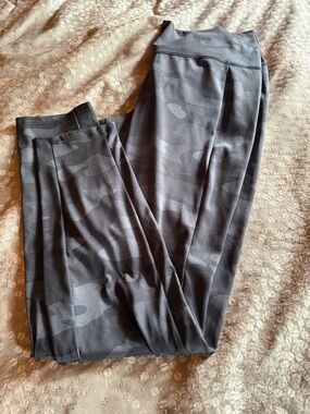 Soma Women’s Gray Camouflage leggings